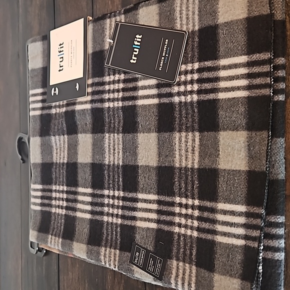 Fleece Muffler - Picture 3 of 8